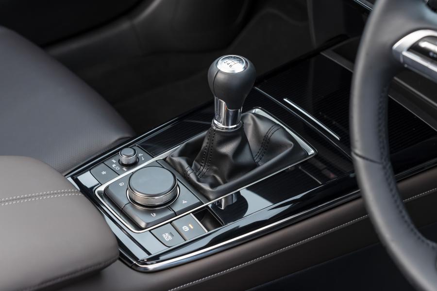 Детали интерьера Mazda CX-30 Skyactiv-G 2019 года  (UK) (фото 4 из 93)
